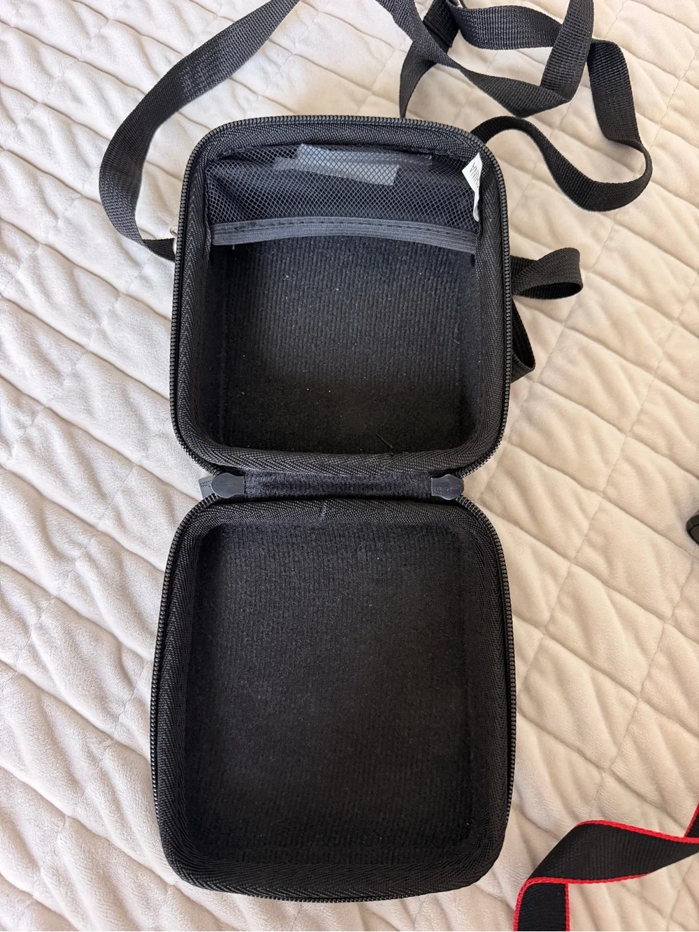 Canon EOS M200 Mirrorless camera with EF-M 15-45mm lense- Black